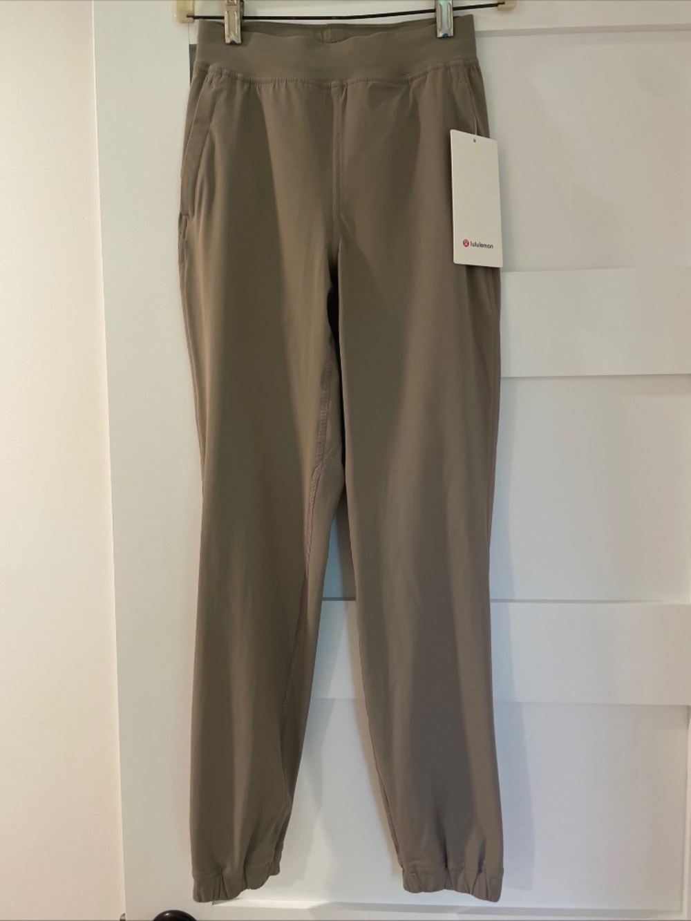 Lululemon Adapted State HR Jogger Regular Size 0. Tan. NEW